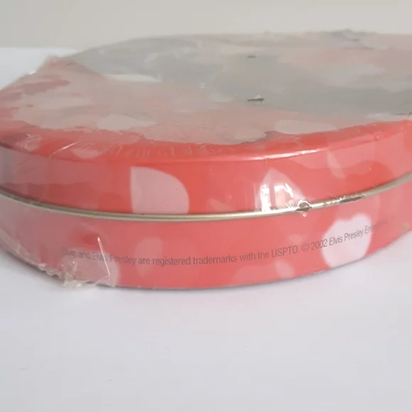 Sealed Elvis heart-shaped tin - chocolate not for consumption - Picture 6 of 7